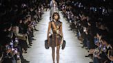 Un Louis Vuitton introspectivo cierra la Semana de la Moda parisina