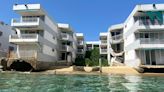 Las edificaciones fantasma que el mar devora en la costa de Puerto Rico