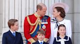 Rei Charles e príncipe William divergem sobre uso de helicóptero pela família real