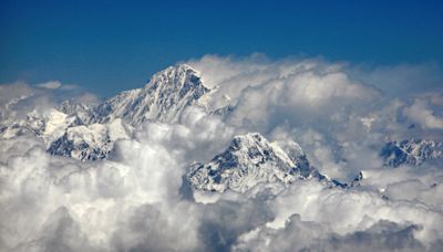 Scientists explain Mount Everest's anomalous growth