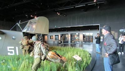 À Sainte-Mère-Eglise, le fils d’un Glider inaugure l’extension de l’Airborne museum