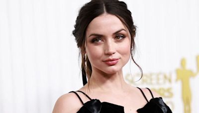 Dos seguidores de Ana de Armas denuncian a Universal por “publicidad engañosa”: la actriz no salía en la película que alquilaron tras ver el tráiler