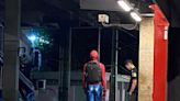 'Homem-Aranha' é agredido e empurra usuário nos trilhos do metrô