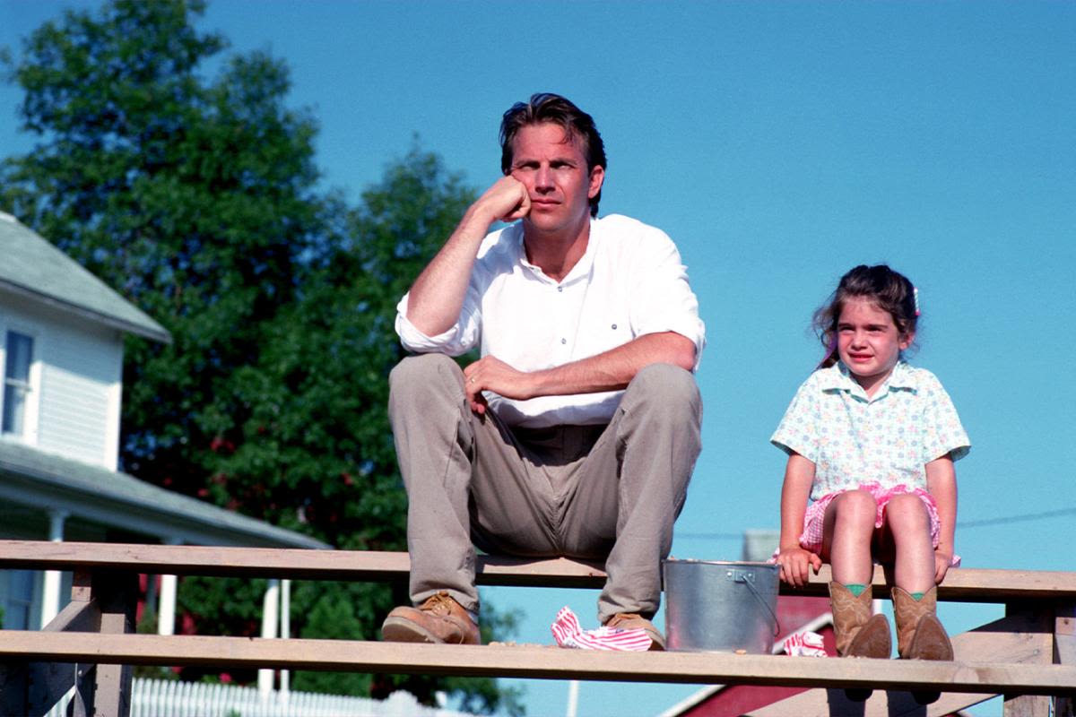 Gaby Hoffmann says she "didn't feel paternal energy" from on-screen father Kevin Costner on the set of 'Field Of Dreams'