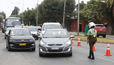 Restricción vehicular hoy, 9 de mayo: autos que no pueden circular en Santiago y calendario de todo el mes