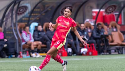 Bill Oram: Sophia Smith is the NWSL’s best player. Why did the league try so hard to keep her off the field?