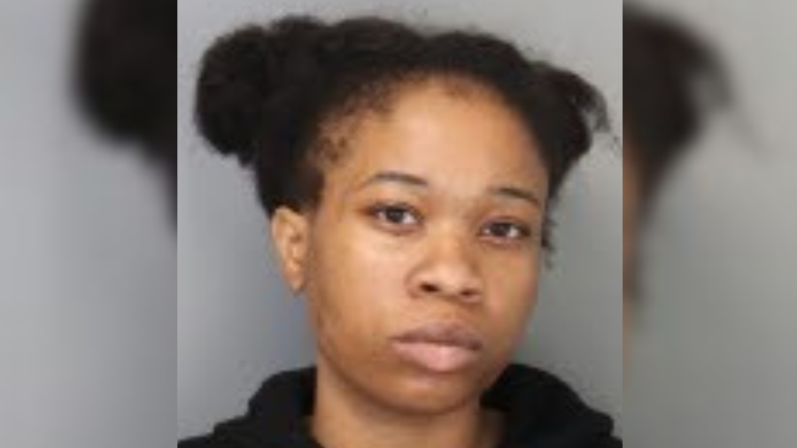 Woman allegedly kills man for $60 in Cherokee Park robbery, buys wing combo