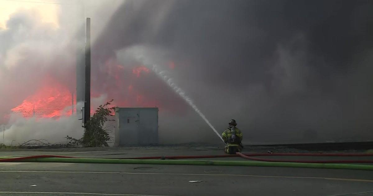 Fire at Sacramento recycling facility produces plume of smoke