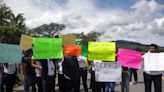 En Guerrero, estudiantes de la Universidad Benito Juárez protestan en gira de AMLO; él promete edificio para su plantel