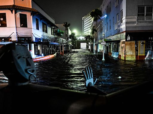 El huracán Milton tocó tierra y golpea la costa oeste de Florida con destrozos a su paso