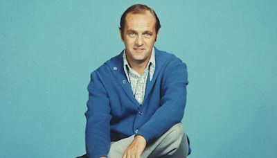 Jamie Lee Curtis, Judd Apatow, and More Remember Bob Newhart’s ‘Brilliant Comedy’
