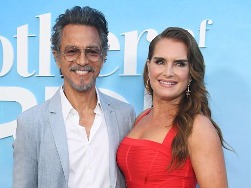 Benjamin Bratt says a monkey chased Brooke Shields while shooting 'Mother of the Bride', ‘You’re so lucky you didn’t get rabies’