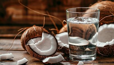 ¿Qué le pasa a mi cuerpo si bebo agua de coco diario?