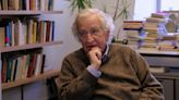 Noam Chomsky está no Brasil para cuidar da saúde; entenda a relação do linguista com o país