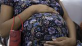 Descubren cómo las embarazadas crean "superanticuerpos" para proteger al bebé