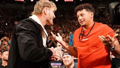 Chiefs' Mahomes Receives 'Open Invitation' From WWE Legend