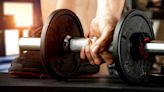 Análise | O que é mais importante na musculação: aumentar o peso ou as repetições?