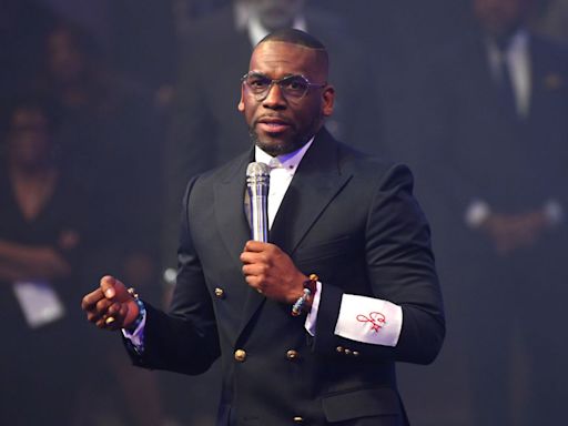 Pastor Jamal Bryant Asks Pastor Karri Turner For Her Hand In Marriage!