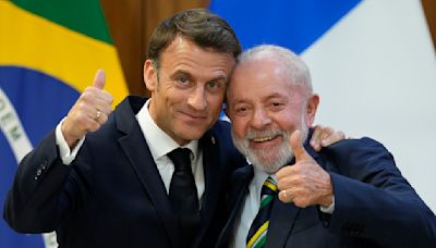 Macron abraza a Lula... y a los memes que se burlan de la "boda" de ambos