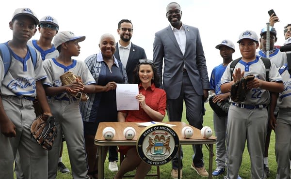 Fact check: Whitmer didn’t snub Hamtramck city officials at Negro League event