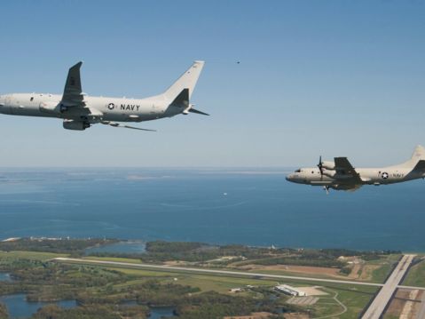 中共戰機在台海尾隨美偵察機 第七艦隊回應 | P-8A Poseidon | 台灣海峽 | 戰鬥機 | 大紀元