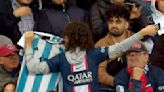 Lionel Messi: silbidos y aplausos de los hinchas de PSG, respaldo de Neymar y Luis Suárez y una áspera nota de L’Equipe