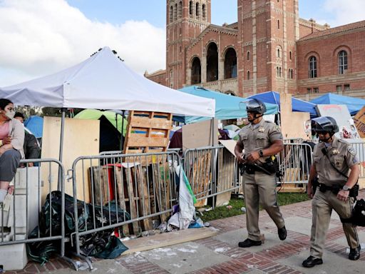 4 police officers injured as University of Wisconsin-Madison empties encampment