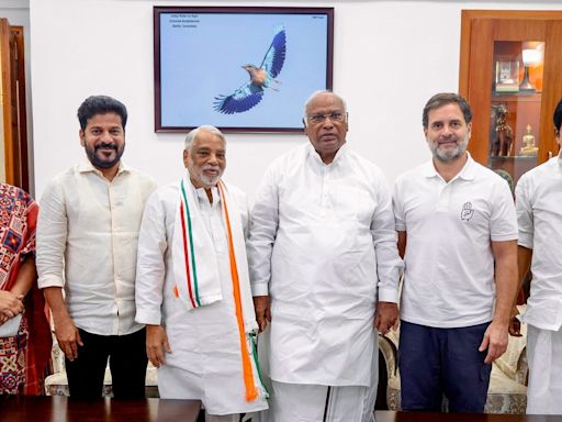 Telangana CM Revanth Reddy meets Congress President Mallikarjun Kharge, cabinet expansion soon