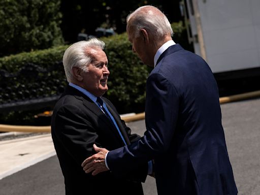 Joe Biden Meets With Martin Sheen In Brief White House ‘West Wing’ Moment