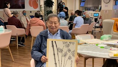 老有所為 82歲翁自學畫畫辦畫展