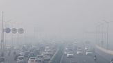 Thick fog swallows up New Delhi and causes travel disruption