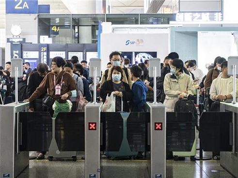 就是要玩！ 陸氣候異常擋不住五一小長假人潮 - 兩岸