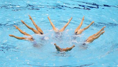 How does artistic swimming work at the Olympics? Rules and how it's scored