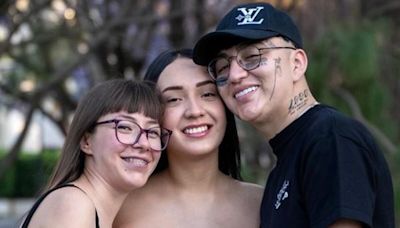 Dani Flow presume que es papá por segunda ocasión con foto junto a su esposa y novia