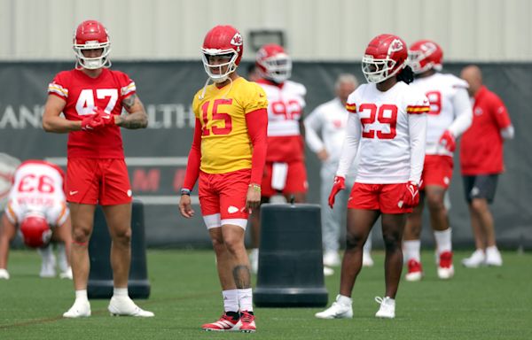 Chiefs' Patrick Mahomes Forced to Stop Intrasquad Fight During Practice