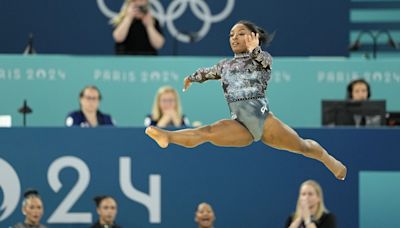 Simone Biles tweaks left ankle at Olympic qualifying, but keeps competing