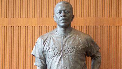 First look: Hank Aaron statue unveiled at Baseball Hall of Fame