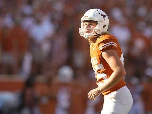 Texas Longhorns kicker Bert Auburn awarded with scholarship