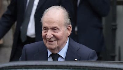 El Rey Juan Carlos llegará este martes a España en medio de la polémica por su fortuna