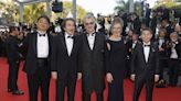 Los equipos de Wenders, Kore-eda, Justine Triet y Glazer, en la alfombra roja de Cannes