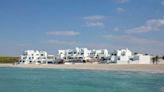 阿布達比聖托裡尼安納塔拉度假酒店全新開幕！一次擁有地中海美景與阿拉伯風情