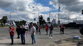 Feeding Striking Workers Is a Community Effort