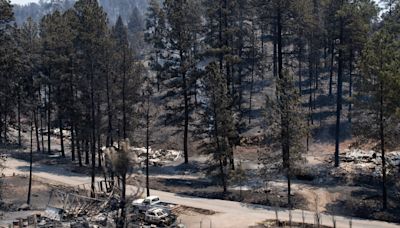 New Mexico wildfires: 2 confirmed dead, 1,400 structures lost as flames ravage Ruidoso