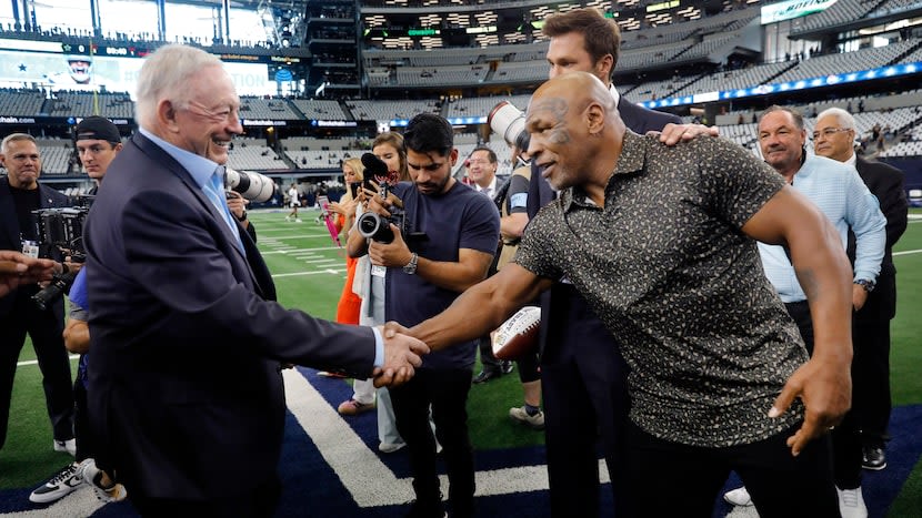 Mike Tyson, Jake Paul face off at midfield ahead of Cowboys-Saints at AT&T Stadium