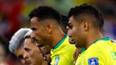 Jogadores mais experientes precisam liderar uma seleção brasileira ainda sem técnico efetivo, diz Danilo