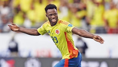 Colombia dominate Costa Rica 3-0 to reach quarters