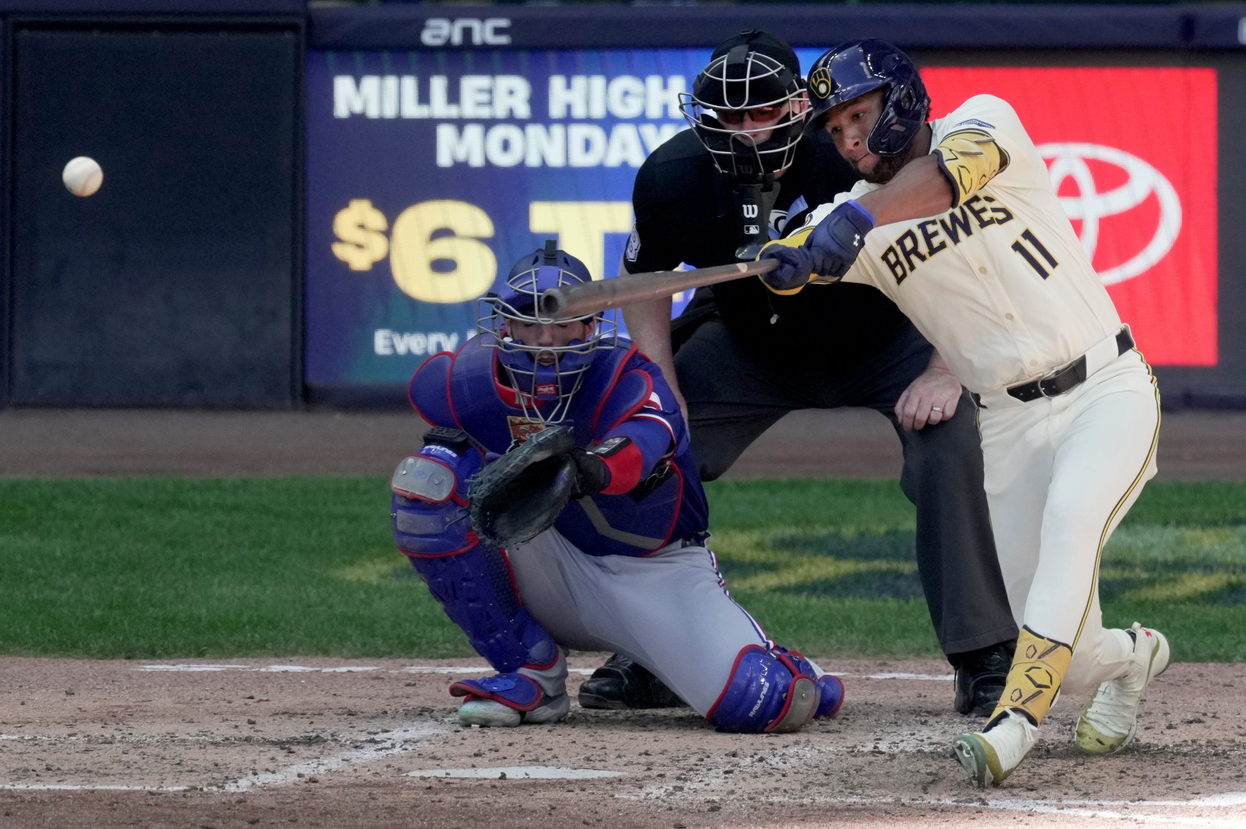 The 12 wackiest inside-the-park home runs in Brewers history (and a list of all 32)