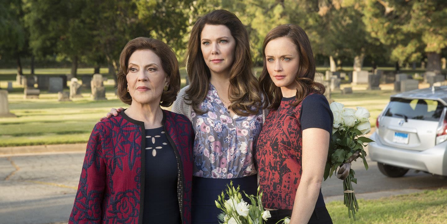 Gilmore Girls’ Lauren Graham and Kelly Bishop share sweet reunion