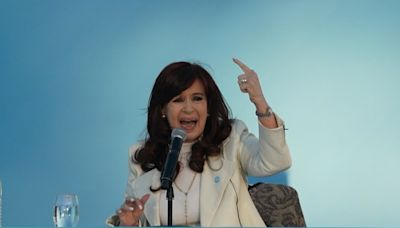 Cristina Kirchner cruzó a Javier Milei tras el anuncio de la intervención de los dólares financieros y le reclamó: "Diga la verdad de la milanesa"