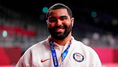 Equipo de la NFL firma a medallista de oro en lucha en la Olimpiada de Tokio